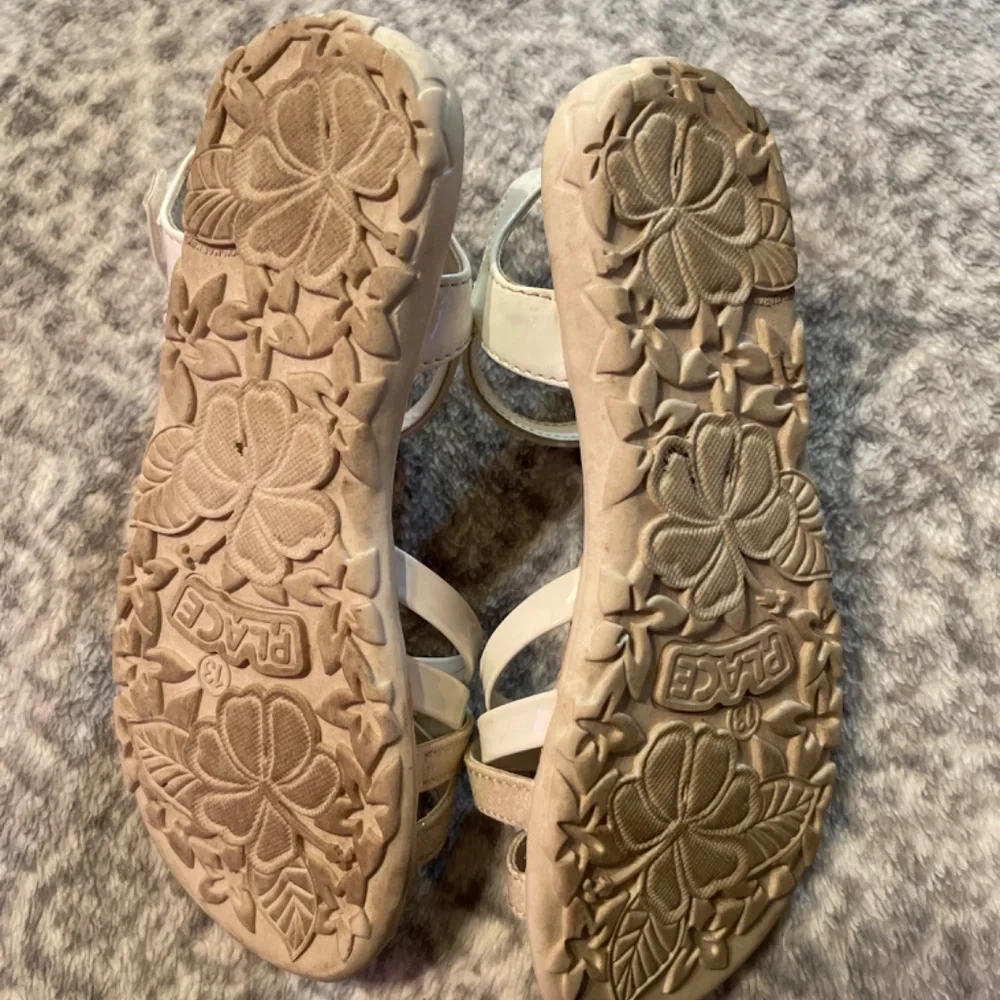 Girl’s The Children’s Place sandals